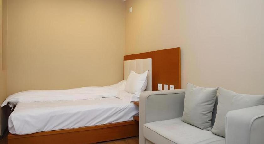Beijing Yi Jia Hotel Buitenkant foto